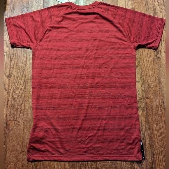 Puma t shirt  Mens Size S  Burgandy regular fit, new! - Picture 6 of 12